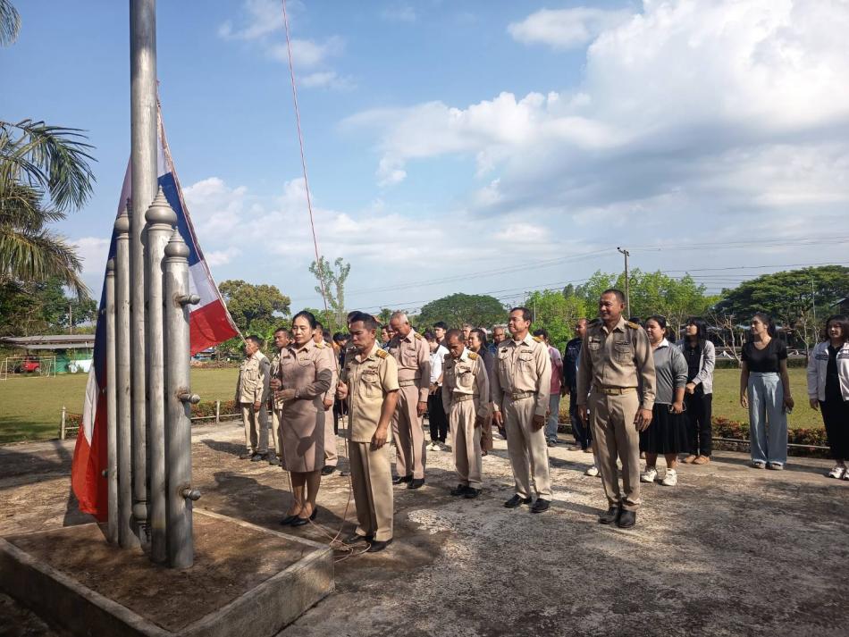 ร่วมกิจกรรมการเคารพธงชาติ สวดมนต์ไหว้พระ 