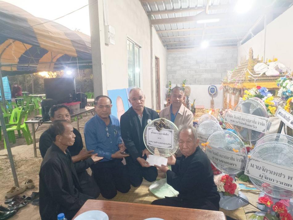 คณะผู้บริหาร สมาชิกสภา ทั้ง 2 เขต ข้าราชการ พนักงาน ทต.หนองแคน ร่วมฟังสวดอภิธรรม